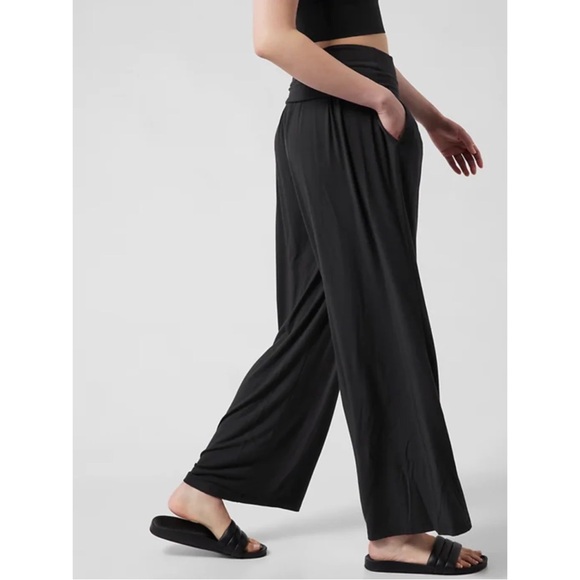 Athleta Wide Leg Studio Pant Black Lounge Size M - Picture 2 of 10